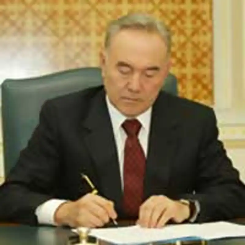 Назарбаев подписал поправки в законодательство по вопросам реформирования автодорожной отрасли, фото - Новости Zakon.kz от 04.07.2013 16:16