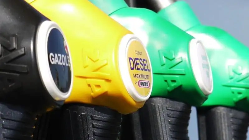 Казахстанцы могут столкнуться с дефицитом дизтоплива