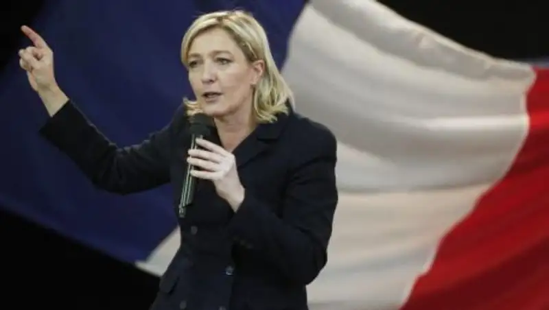 Ле Пен вышла в фавориты первого тура выборов во Франции