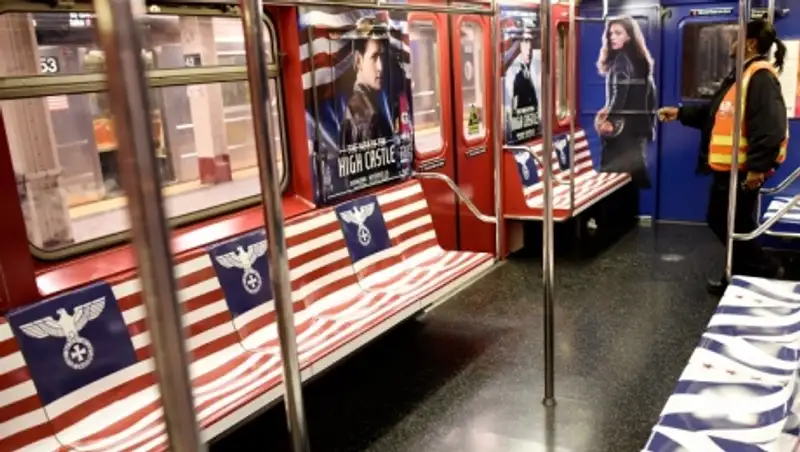 Из нью-йоркского метро убрали рекламу с нацистской символикой