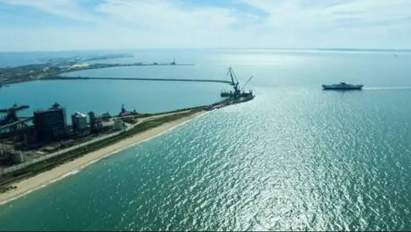 В Азовском море началась буксировка терпящего бедствие танкера