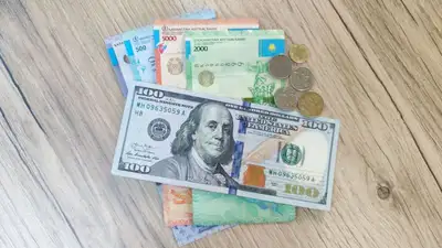 Укрепление тенге к доллару в июле объяснили в Нацбанке