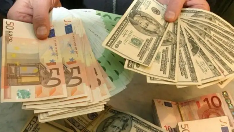 Почти $4 млрд купили алматинцы в обменных пунктах за 10 месяцев