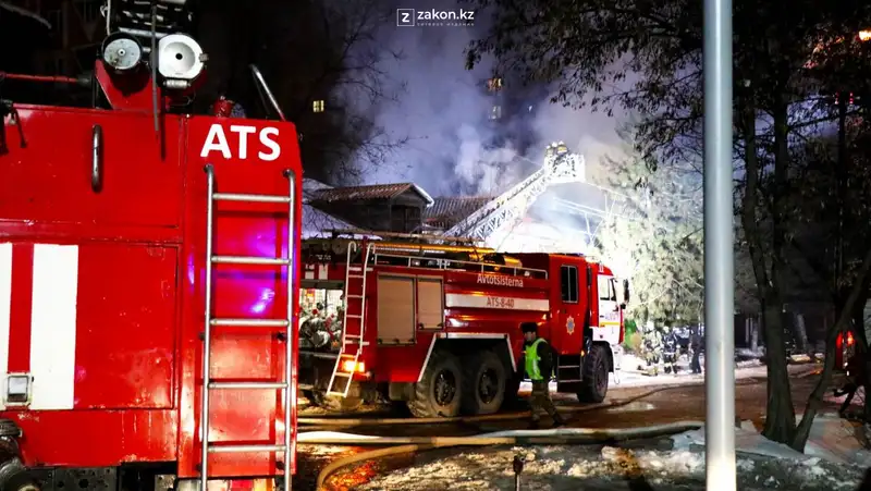 Названы две возможные причины взрыва в актауском кафе