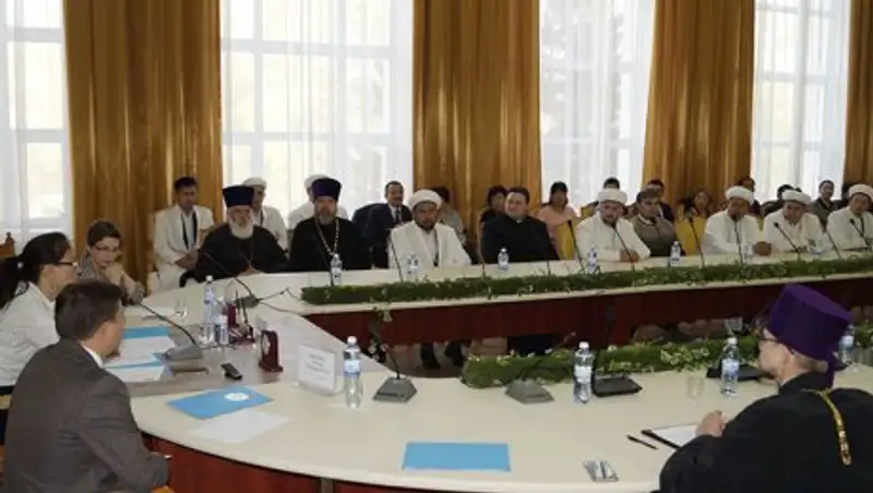 Руководители религиозных объединений  Восточно-Казахстанской области награждены грамотами