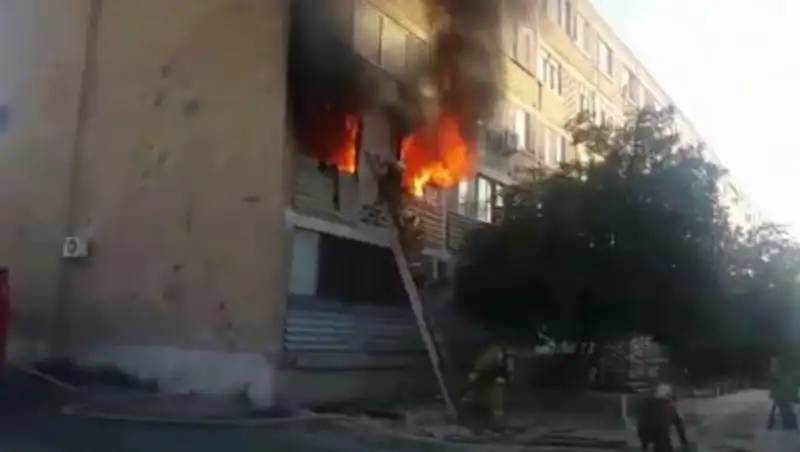 При пожаре в жилом доме в Актау эвакуировали 18 человек