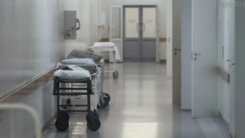 На искусственном дыхании находятся отравившиеся в Алматы мать с сыном