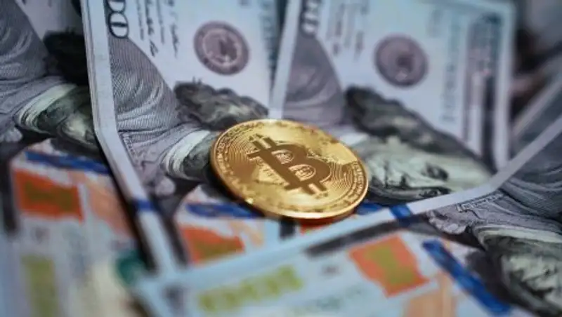 Курс биткоина опустился ниже $8 тысяч