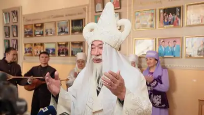 Персонаж казахской мифологии поздравил избирателей в Абайской области, фото - Новости Zakon.kz от 19.03.2023 10:21