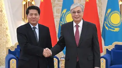  Президент Казахстана, специальный представитель Правительства КНР , фото - Новости Zakon.kz от 30.12.2021 15:31