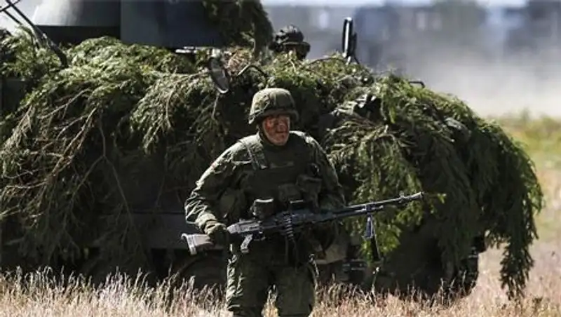 Россия и США начинают чувствительные друг для друга военные маневры