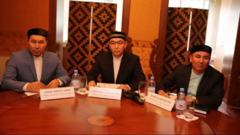 В Казахстане при ДУМК создан новый туроператор для перевозки паломников на хадж