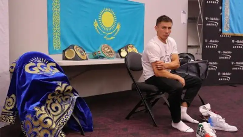 Головкин показал фото из раздевалки перед боем