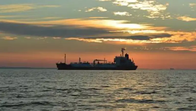 Взрыв произошел на нефтяном танкере у берегов Сирии