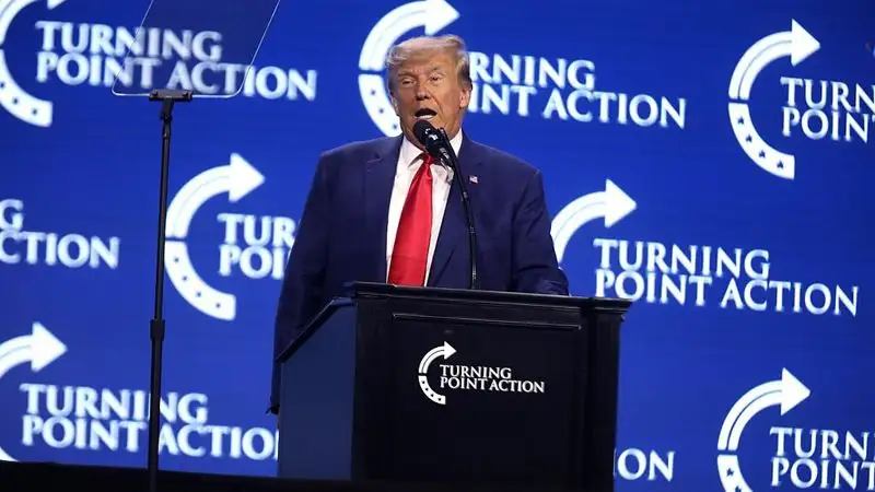 Трамп наращивает преимущество перед выборами, несмотря на обвинения