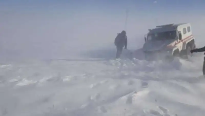 В Казахстане закрыли 10 участков дорог республиканского значения