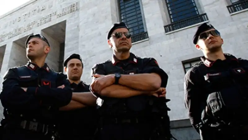 В Италии арестовали 40 подозреваемых в связях с мафией