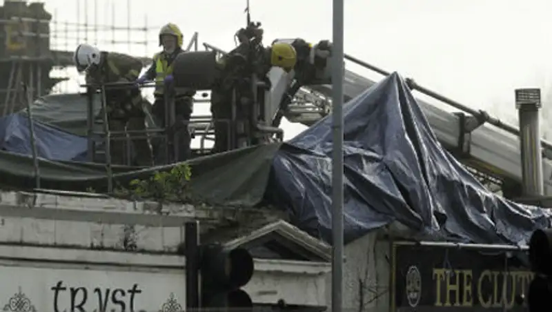 Жертвами падения вертолета на паб в Глазго стали 8 человек