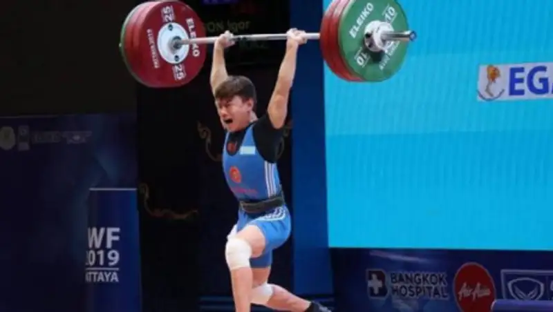 Первая медаль появилась у Казахстана на чемпионате мира по тяжелой атлетике