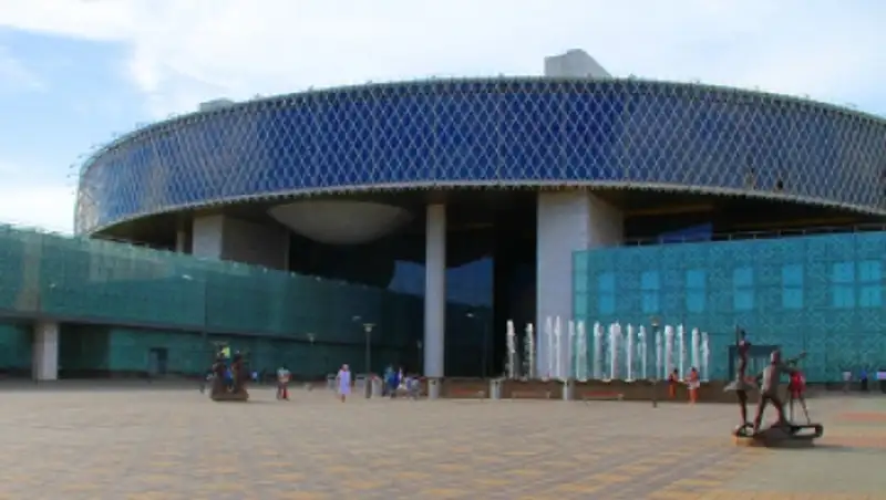 Саринжипов наградил лучших педагогов страны