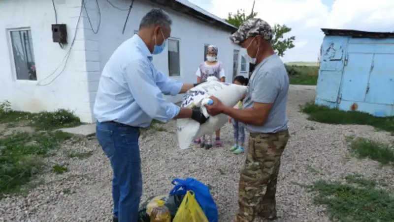 В Курбан айт депутаты Мажилиса оказали помощь нуждающимся