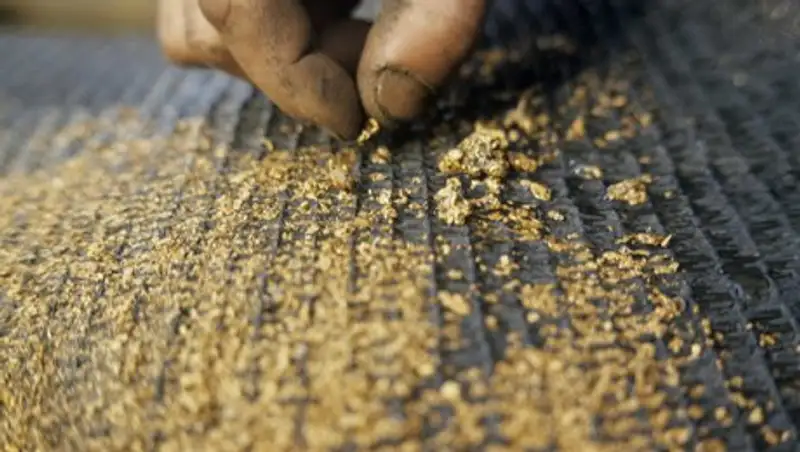 За покровительство "черным старателям" задержаны полицейские