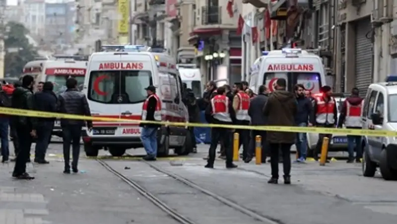 При взрыве в Стамбуле погибли пять человек, в том числе смертник