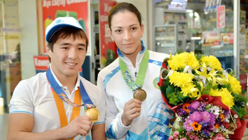 В Алматы встретили студентов КазНУ завоевавших медали на Азиаде