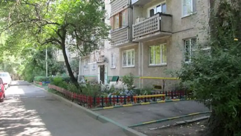 Алматинский двор с Эйфелевой башней претендует на звание лучшего двора города