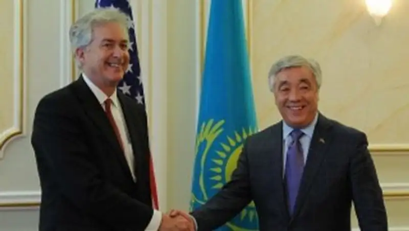 Глава МИД РК и заместитель госсекретаря США обсудили ситуацию в Украине