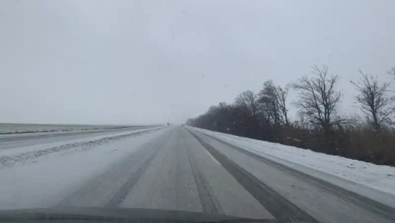 Из-за дождя и гололеда перекрыли несколько трасс в ЗКО