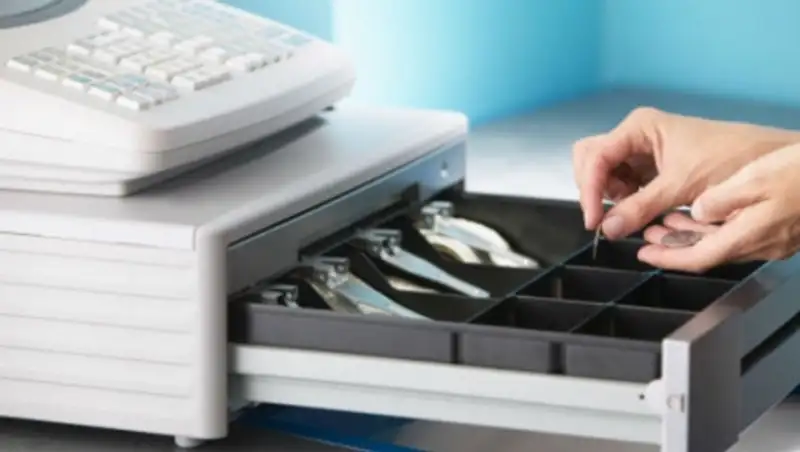 Специальные кассовые аппараты должны установить объекты сферы услуг и магазины