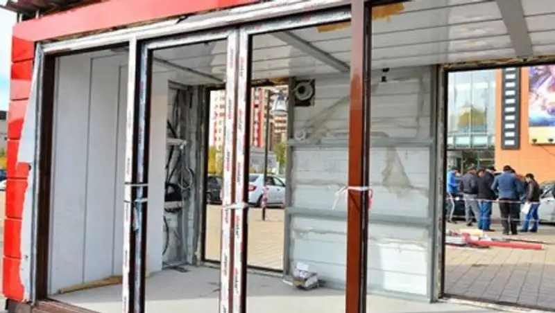 Полиция Астаны задержала повредившего остановку хулигана