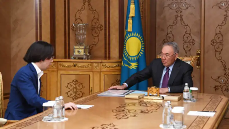 Победитель конкурса "100 новых лиц Казахстана" представил Елбасы новую композицию