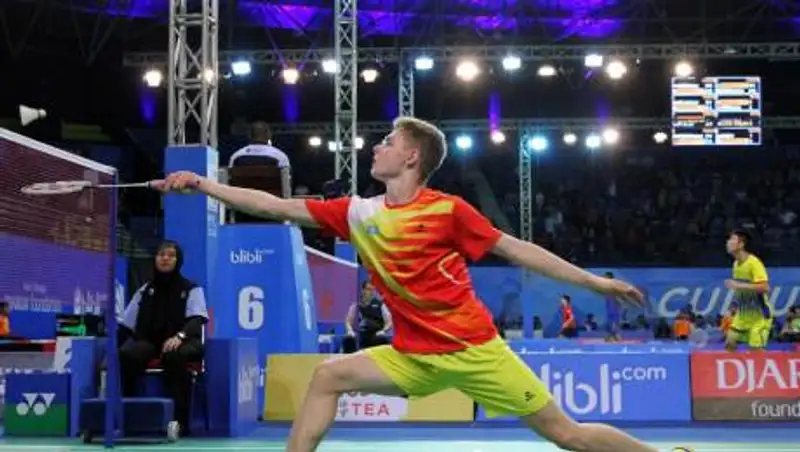 Казахстанец взял "серебро" на международном турнире по бадминтону