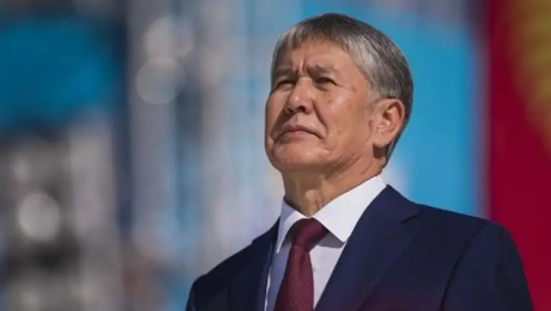 Атамбаев улетел в Россию. Вернется ли он