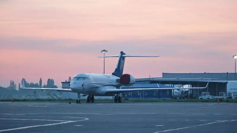 Узбекистан отменил заявку казахстанской авиакомпании на полеты в Самарканд