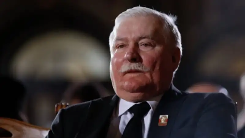 Экс-президент Польши готов принять нескольких беженцев у себя дома