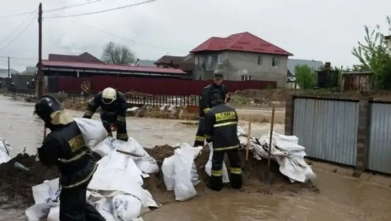 Алматыда жауын салдарын жою ж&#1201;мыстары жал&#1171;асуда