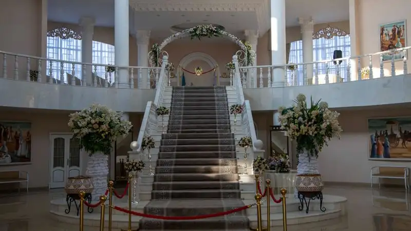 Казус на свадьбе из-за "салем салу" рассмешил казахстанцев