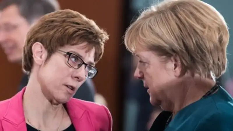 Преемницей Меркель стала Аннегрет Крамп-Карренбауэр