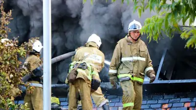 пожарные, пожар , фото - Новости Zakon.kz от 18.04.2022 15:33