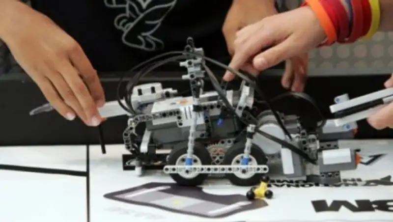 Школьников Алматы бесплатно обучат основам робототехники