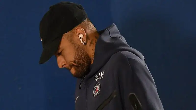 Бразильская звезда "ПСЖ" Неймар досрочно закончил сезон