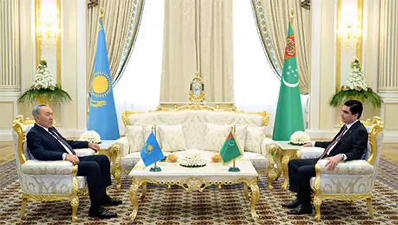 Нурсултан Назарбаев и президент Туркменистана провели совместный брифинг