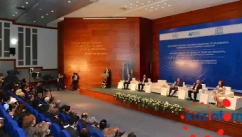 К.Токаев: Казахстан отказался от более чем 1 тыс ядерных боеголовок 