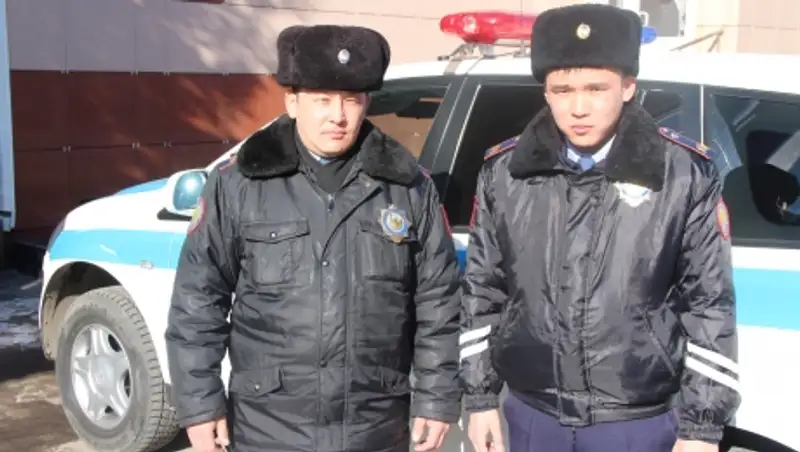 В Павлодаре полицейские тараном остановили машину с пьяным угонщиком за рулем