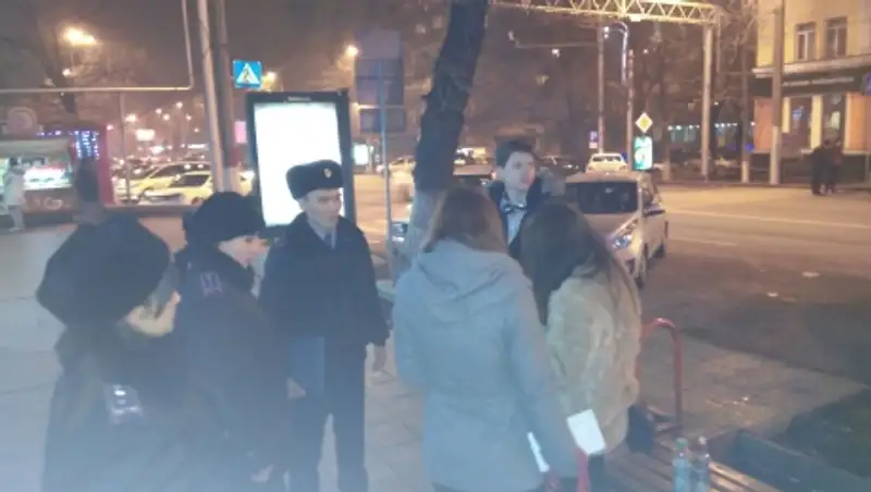 Компьютерные клубы Алматы наказывают за несовершеннолетних ночных клиентов