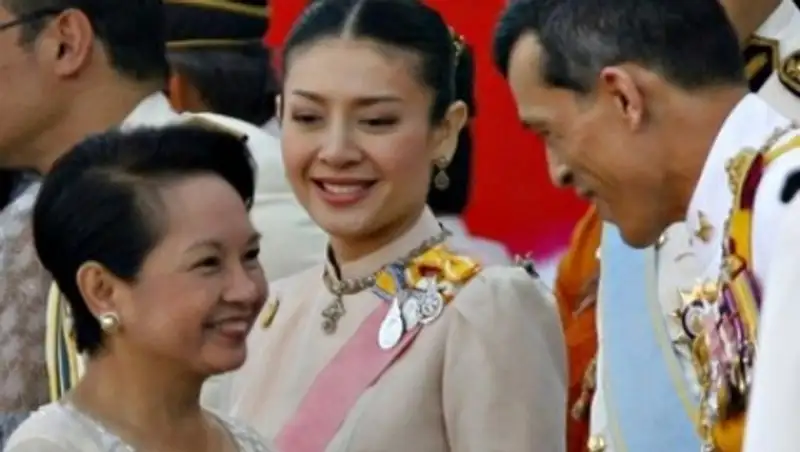 Три брата бывшей тайской принцессы получили сроки за оскорбление величества