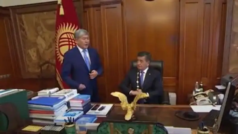 Как выглядит кабинет президента Кыргызстана